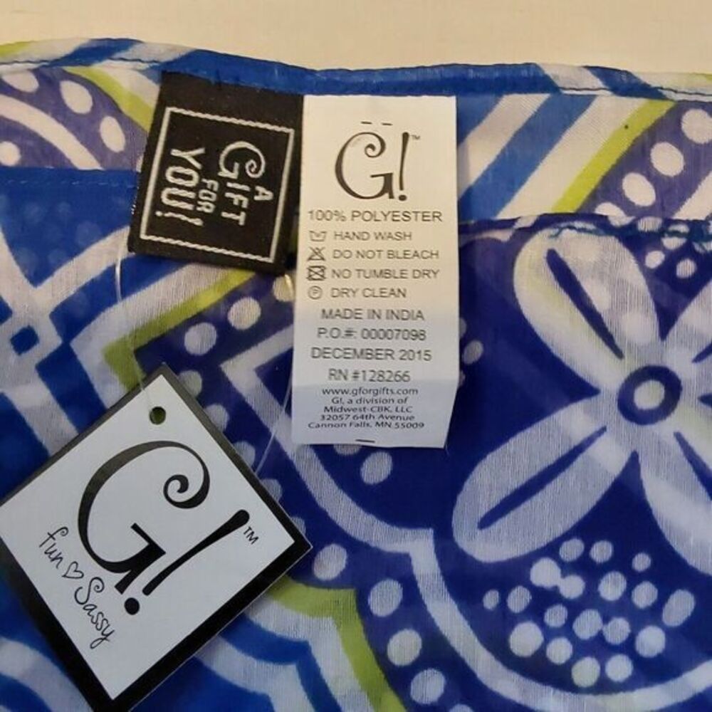 NWT G! Womens Beautiful Infinity Polyester Scarf, Colors of Blue, White &‎ Green